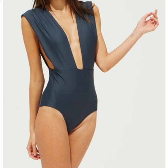 Sold out everywhere! Cocodune Director Deep V - Picture 1 of 5